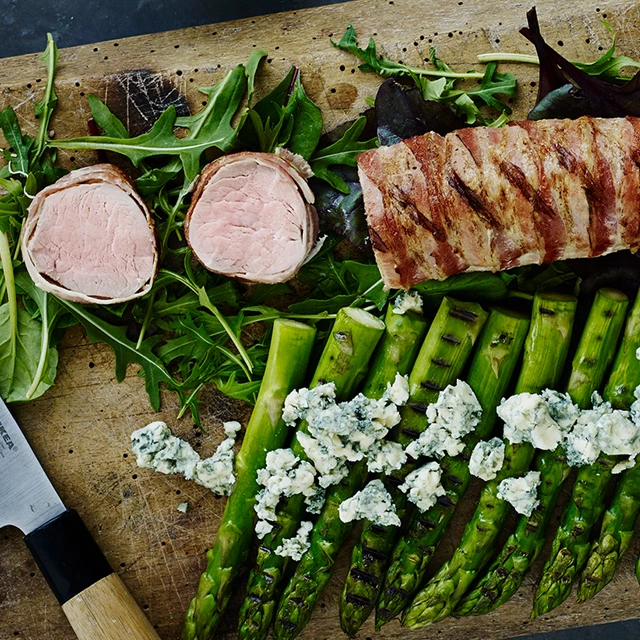 Shining vurdere ekstra Grillet mørbrad med bacon og asparges | Grill opskrift | ANTONIUS®